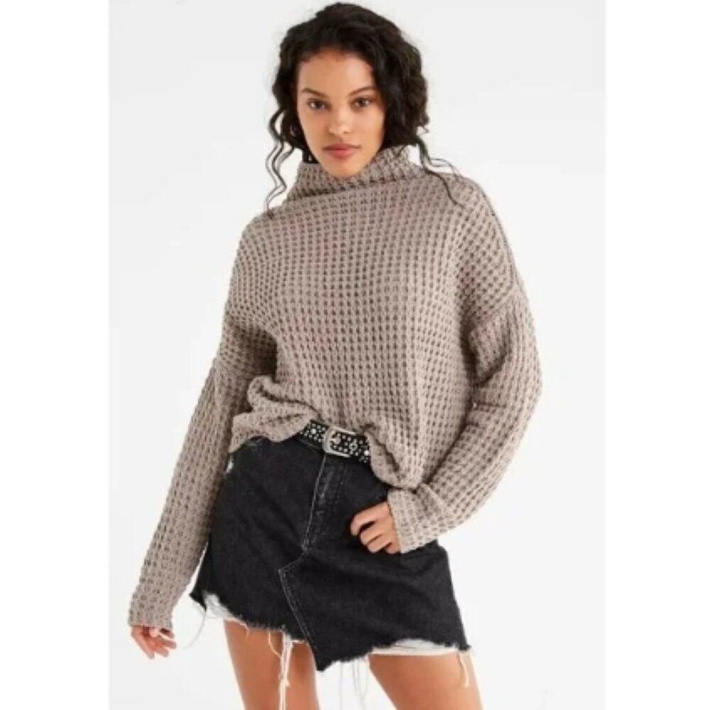 Like New! Urban Outfitters Waffle Knit Mock Neck Drop Sleeve Sweater Taupe XS